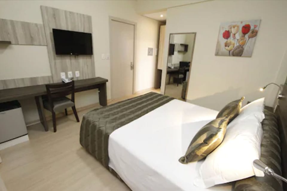 Deluxe Double Room | Minibar, desk, free WiFi, bed sheets