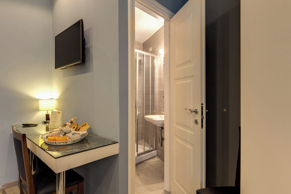 Classic Triple Room | Premium bedding, down comforters, pillowtop beds, in-room safe