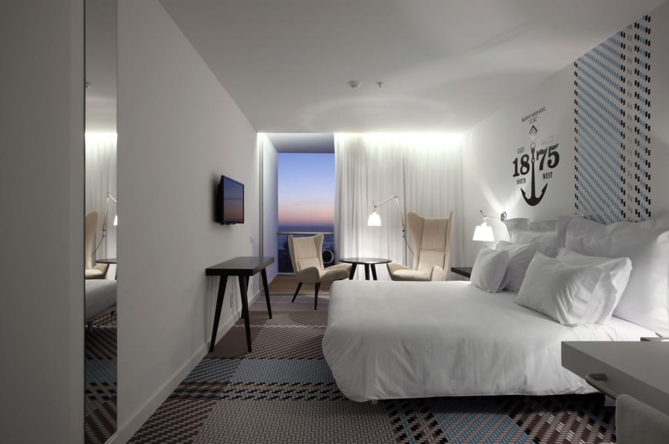 Superior Double Room, Sea View | Minibar, in-room safe, desk, soundproofing