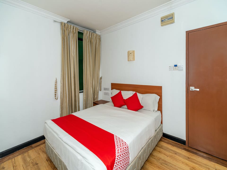 Deluxe Double Room | Desk, WiFi (free), bed sheets