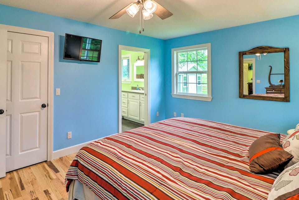 Bedroom 1 | King Bed | Linens Provided | Smart TV