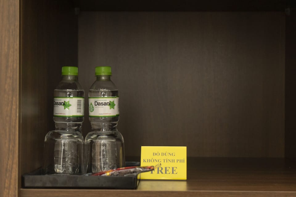 Egyptian cotton sheets, premium bedding, minibar, desk