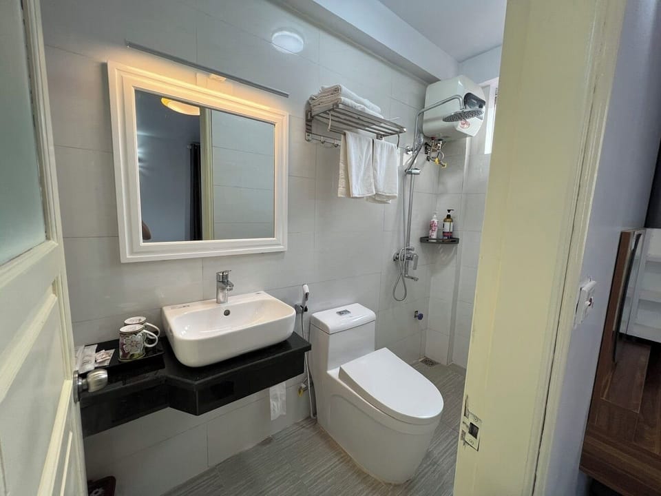 Deluxe Room | Bathroom | Rainfall showerhead, designer toiletries, hair dryer, bathrobes