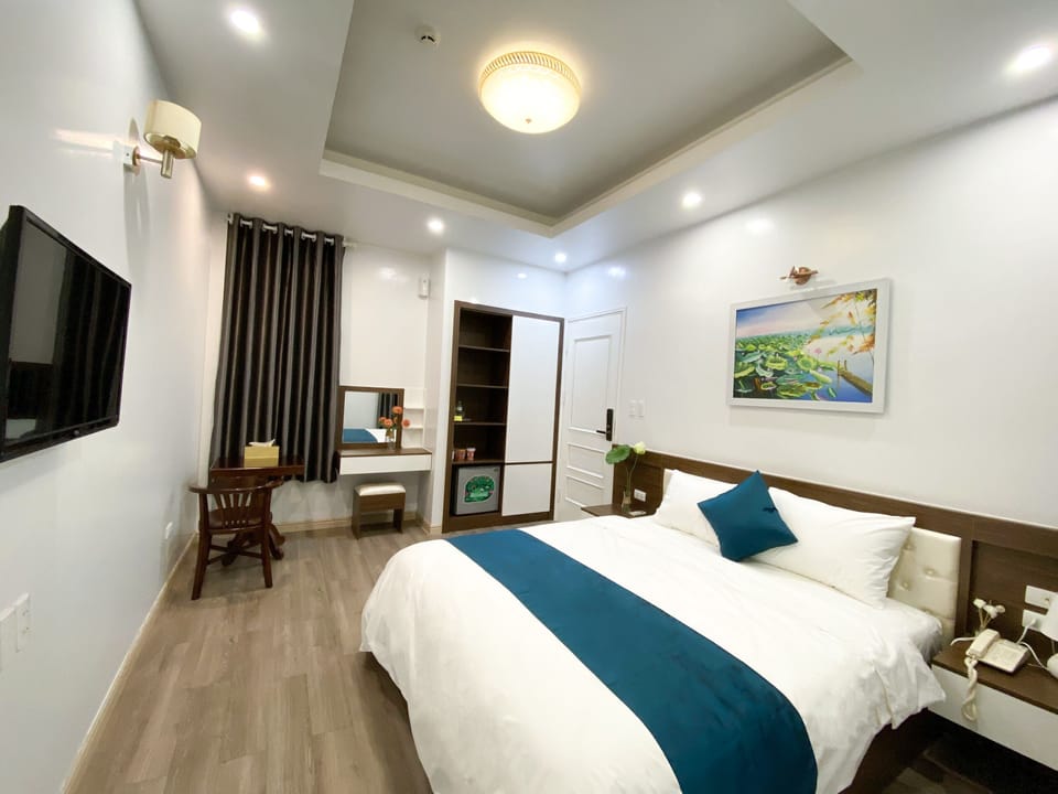 Deluxe Room | Egyptian cotton sheets, premium bedding, minibar, desk