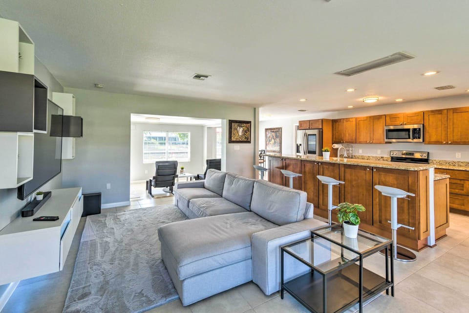 Living Room | Smart TV | Free WiFi