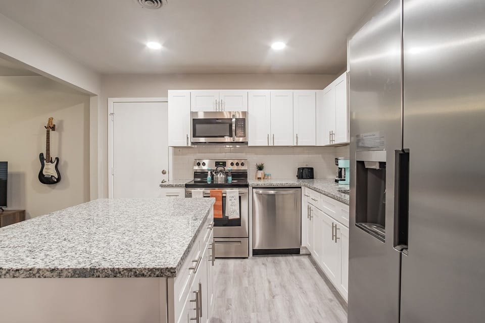 House, 4 Bedrooms | Private kitchen | Fridge, oven, coffee/tea maker, toaster