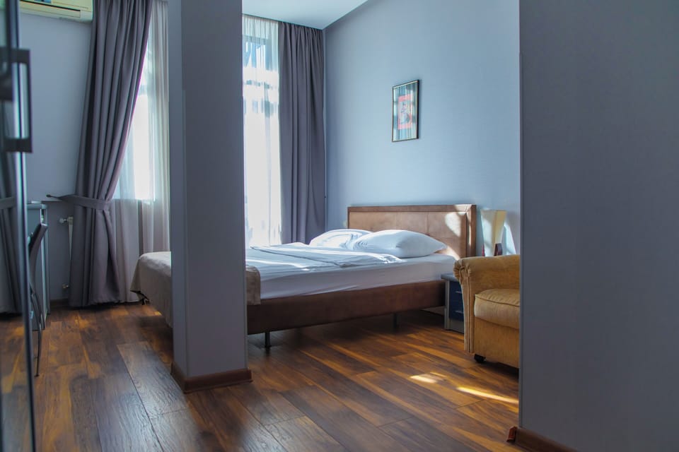 Standard Single Room | In-room safe, individually decorated, individually furnished, desk