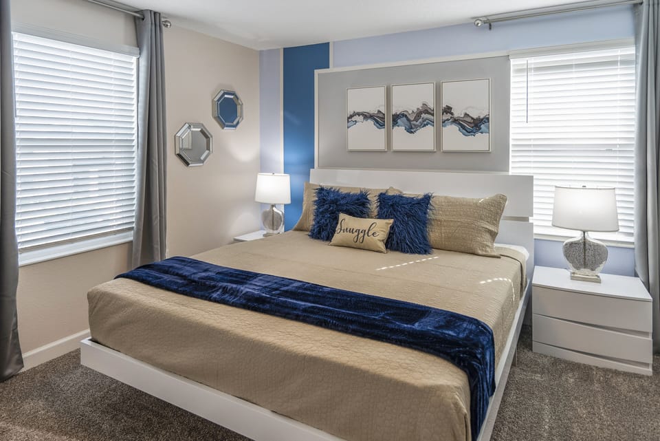 Snuggle Room with King-size bed