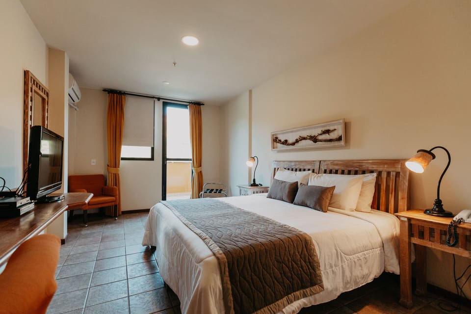 Minibar, free WiFi, bed sheets