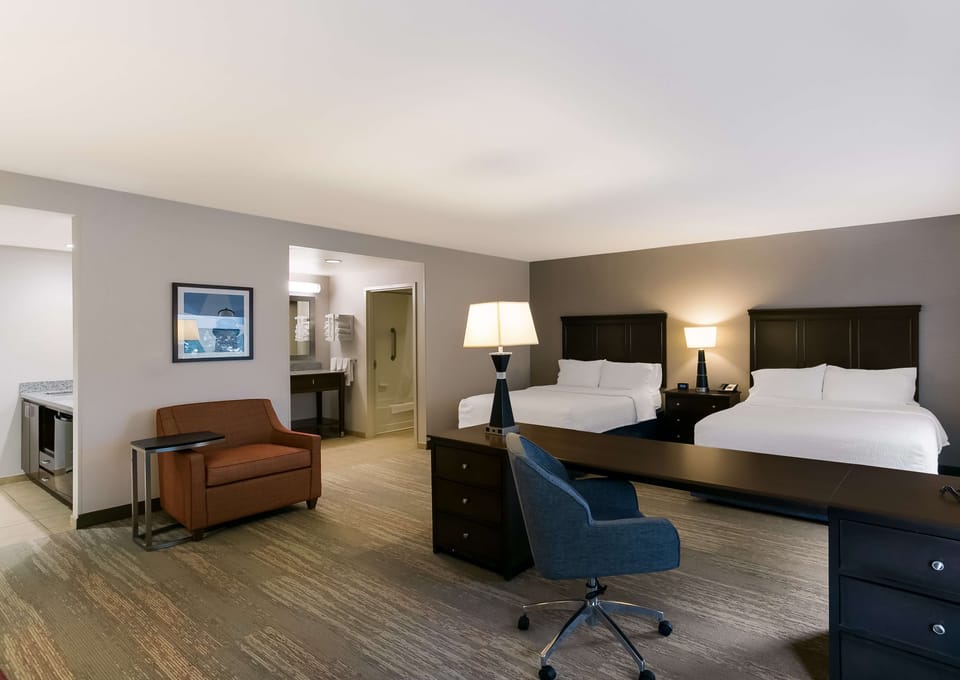 Hypo-allergenic bedding, in-room safe, desk, laptop workspace