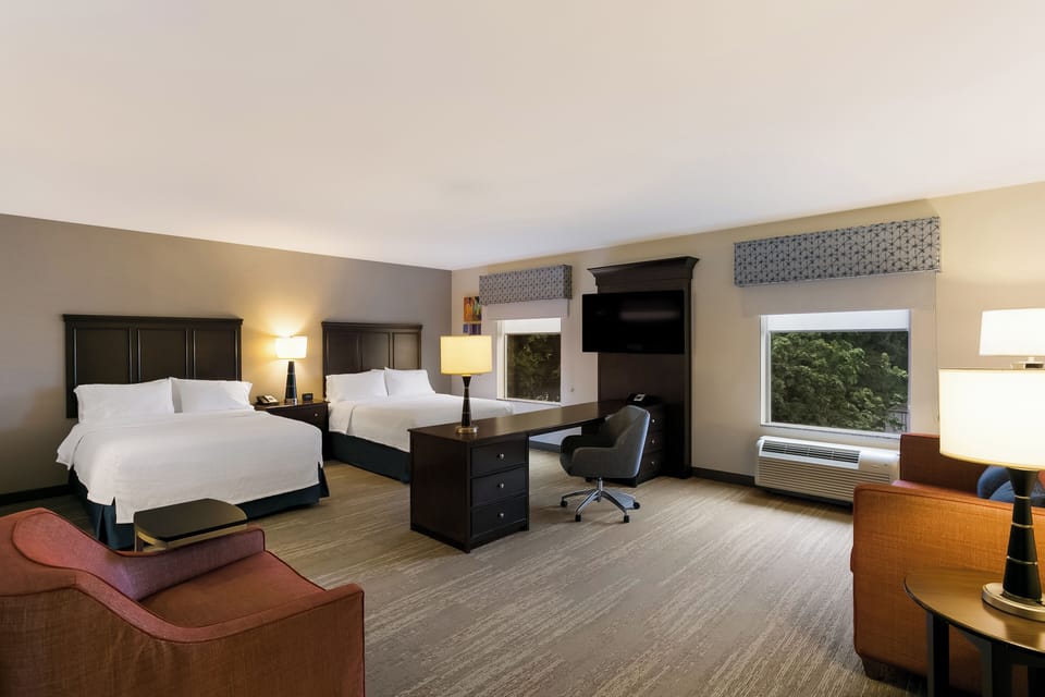 Hypo-allergenic bedding, in-room safe, desk, laptop workspace