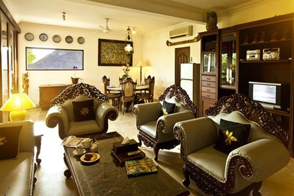 Family Room | Living room | TV