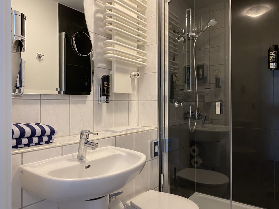 Standard Double Room, Private Bathroom | Bathroom