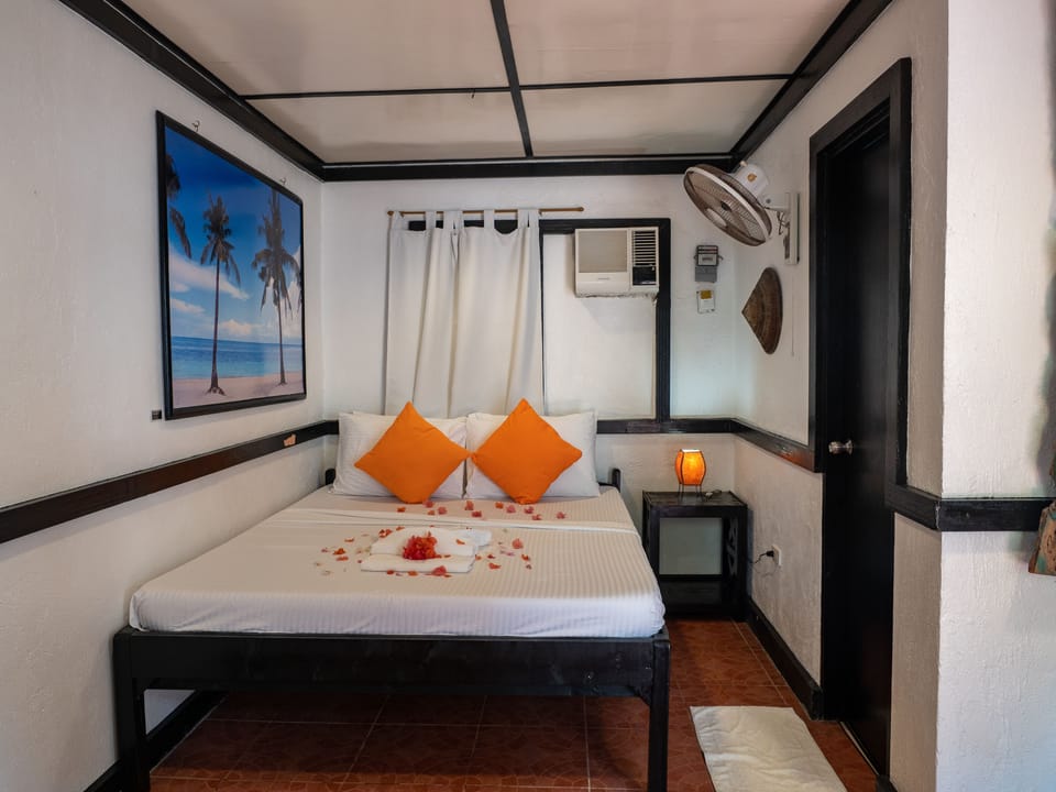 Standard Double Room | In-room safe, soundproofing, free WiFi, bed sheets