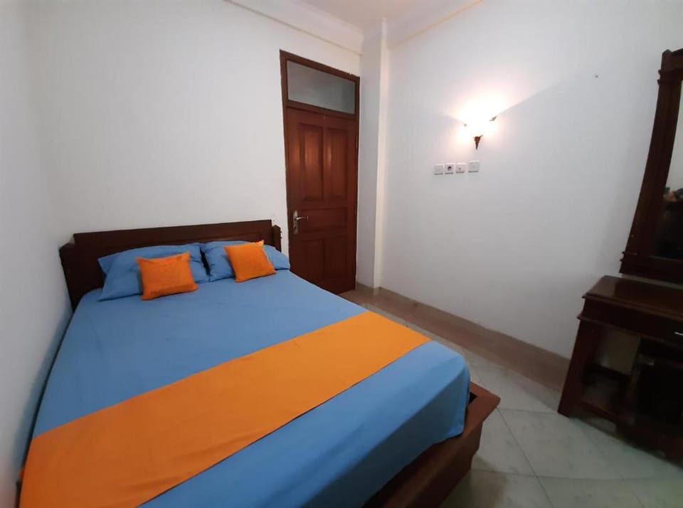 Standard Double Room | Desk, WiFi (free), bed sheets