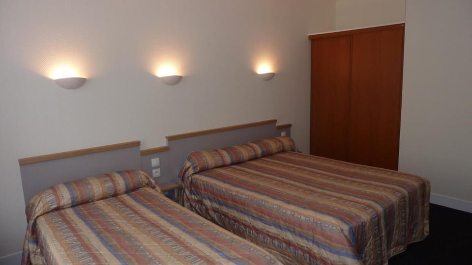 Individually furnished, free WiFi, bed sheets