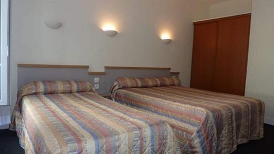 Triple Room | Individually furnished, free WiFi, bed sheets