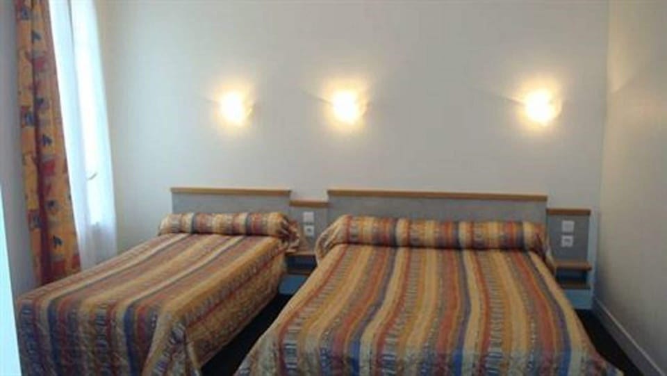 Triple Room | Individually furnished, free WiFi, bed sheets