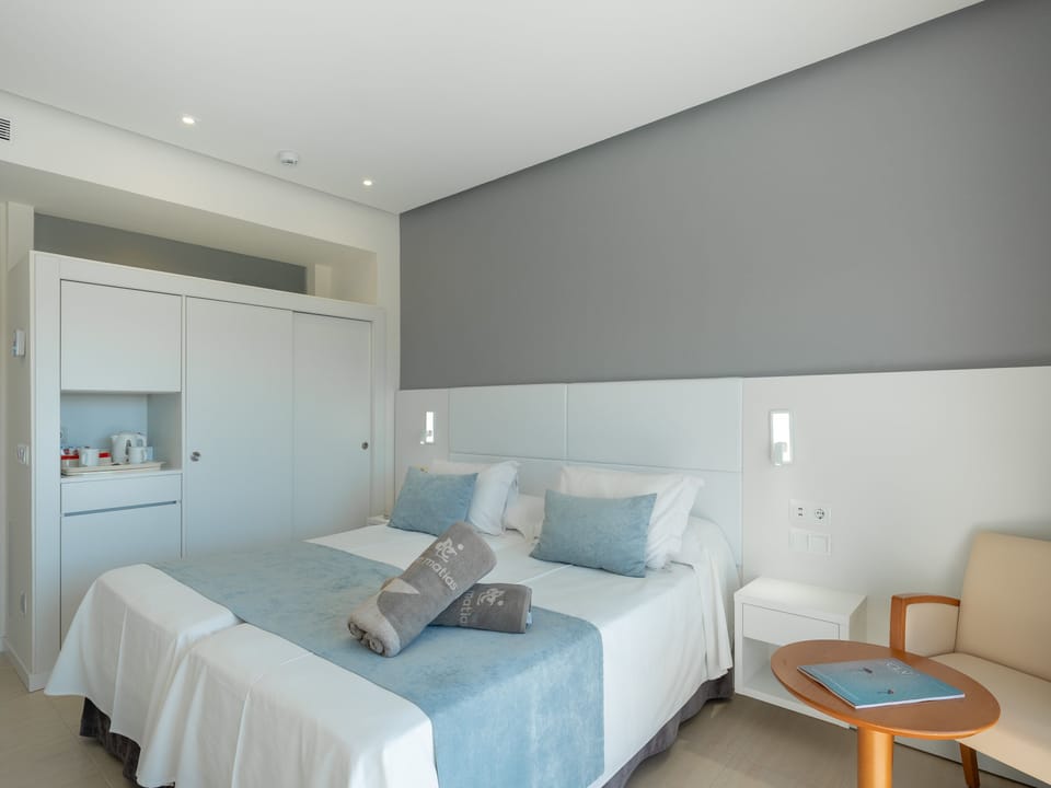 Twin Room, Balcony | Free WiFi, bed sheets, wheelchair access