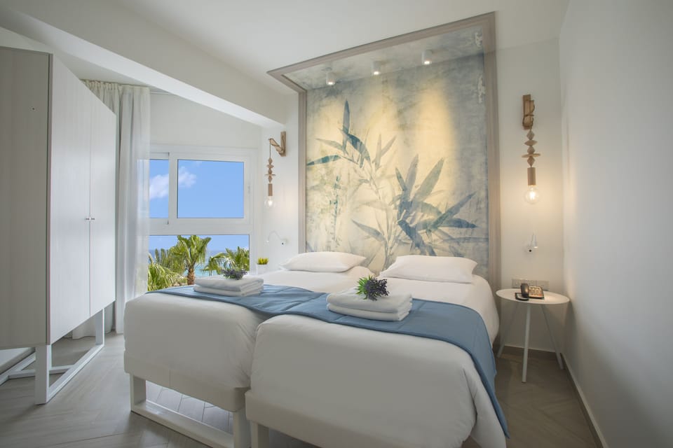 Premium bedding, in-room safe, blackout drapes, iron/ironing board