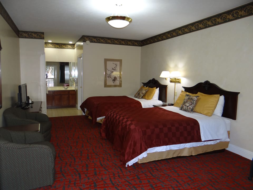 Deluxe Room, 2 Queen Beds | Iron/ironing board, WiFi (free)