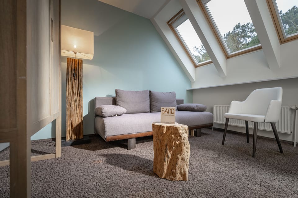 Suite | Pillowtop beds, in-room safe, desk, blackout drapes