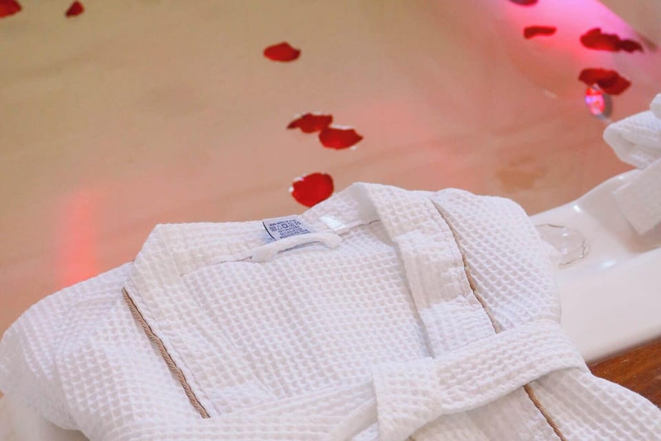 Romantic Double Room, Pool View | WiFi (free), bed sheets