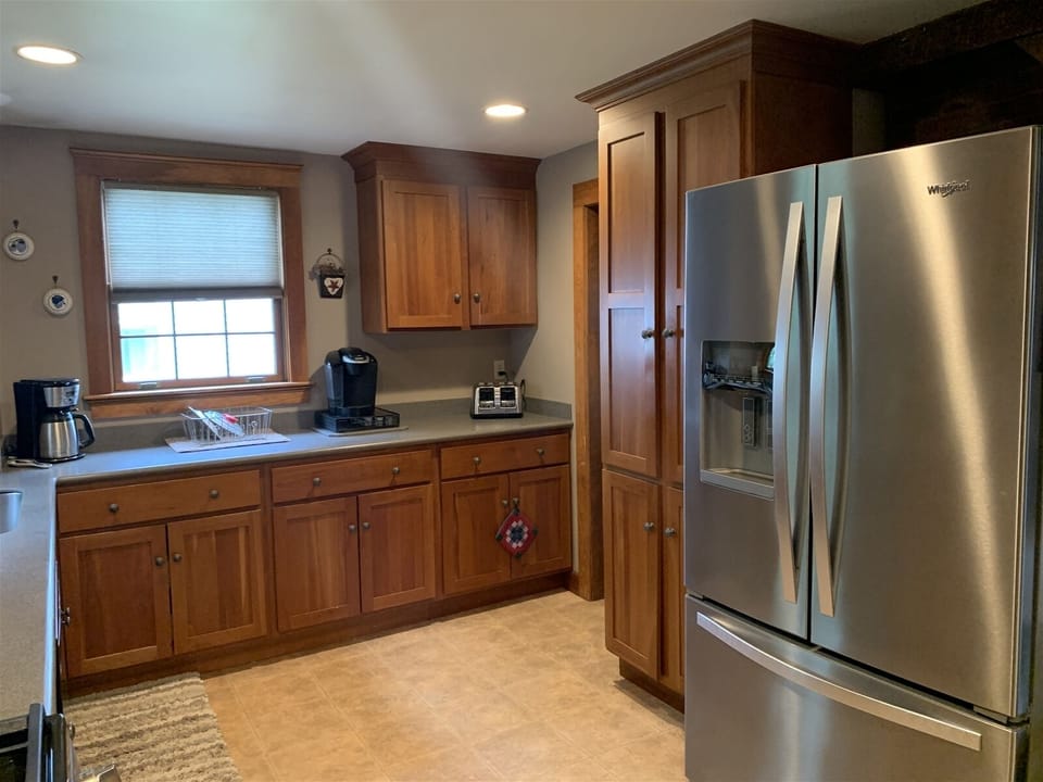 Kitchen drip coffee pot and Keurig