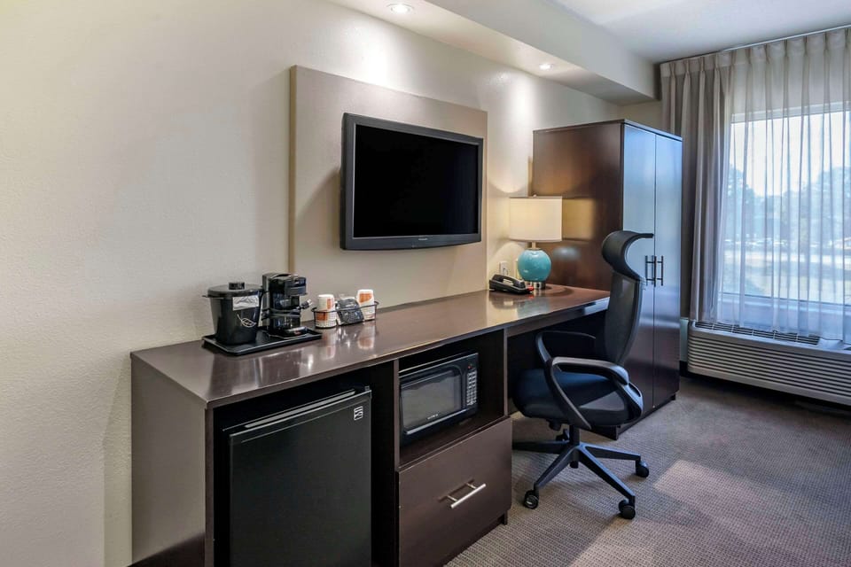 Standard Double Room, 2 Double Beds, Non Smoking | Desk, laptop workspace, soundproofing, iron/ironing board