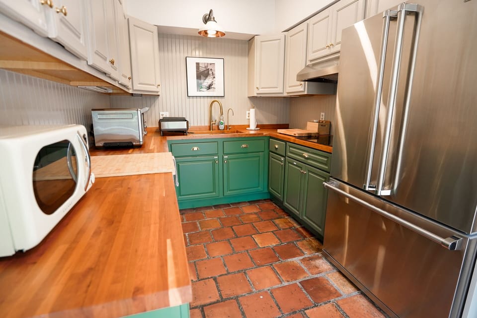 1ST FLOOR: Kitchen