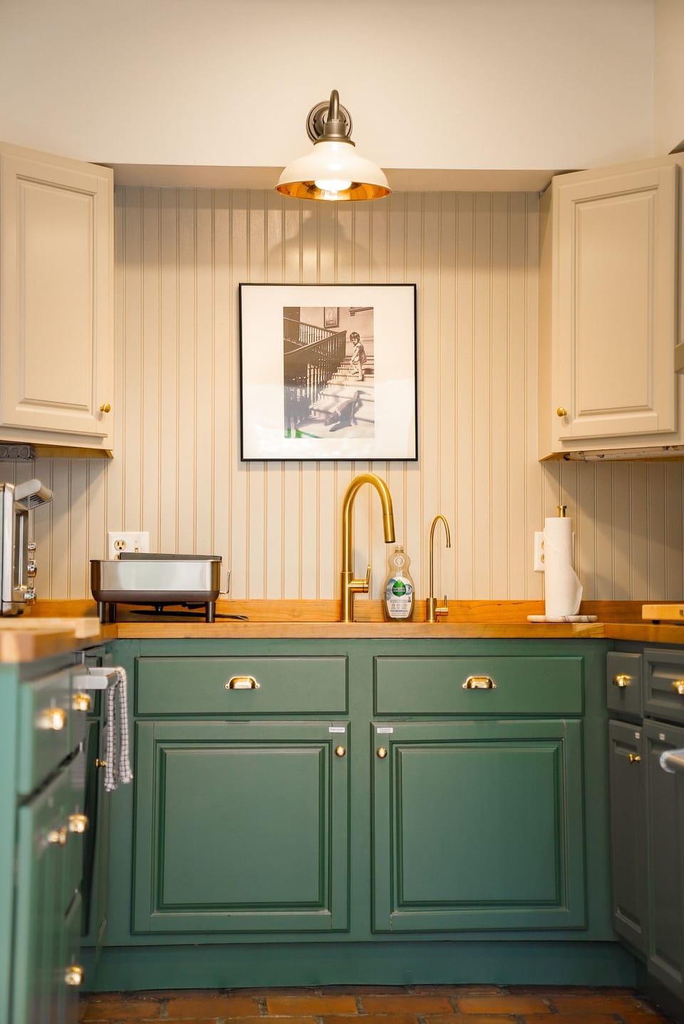 1ST FLOOR: Kitchen sink