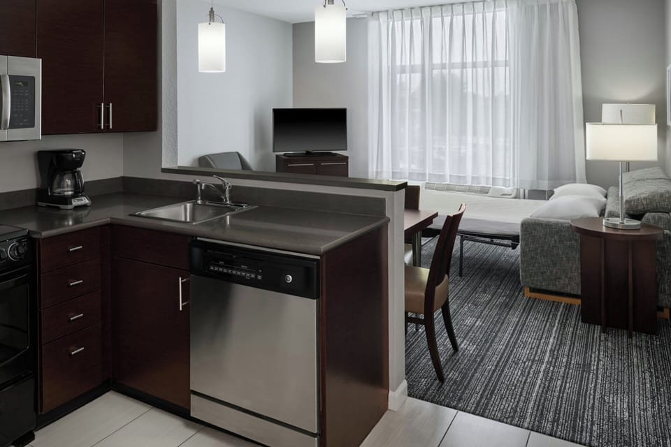 Suite, 2 Bedrooms | Desk, laptop workspace, soundproofing, iron/ironing board