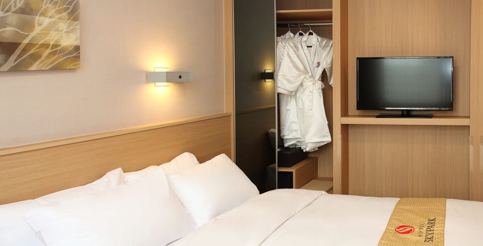 In-room safe, desk, soundproofing, free WiFi