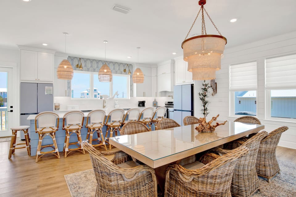 Gorgeous coastal decor and features