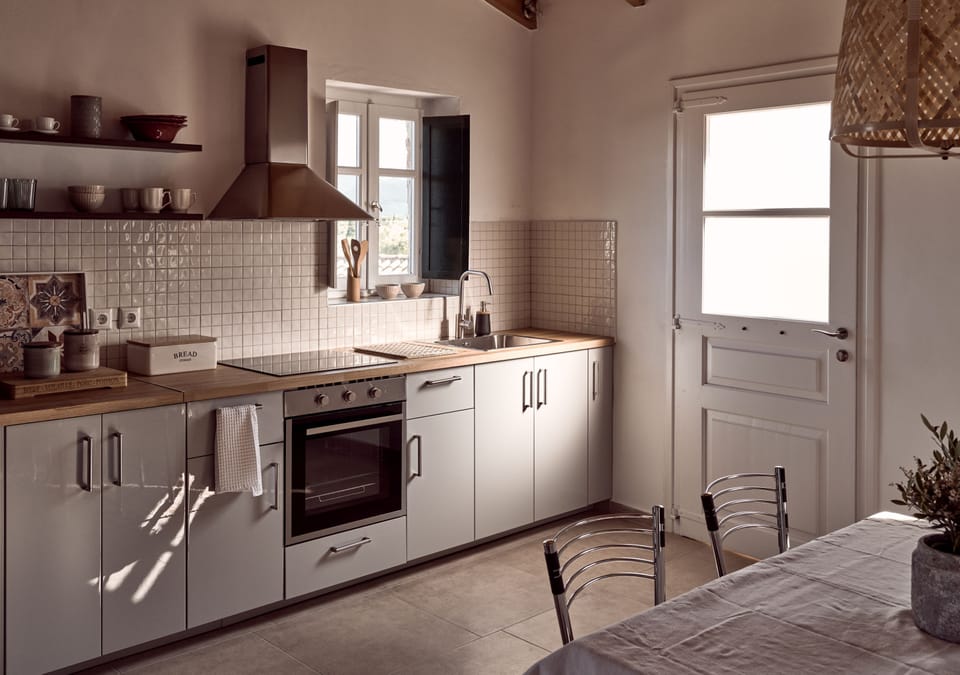 Traditional House | Private kitchen | Full-size fridge, oven, stovetop, espresso maker