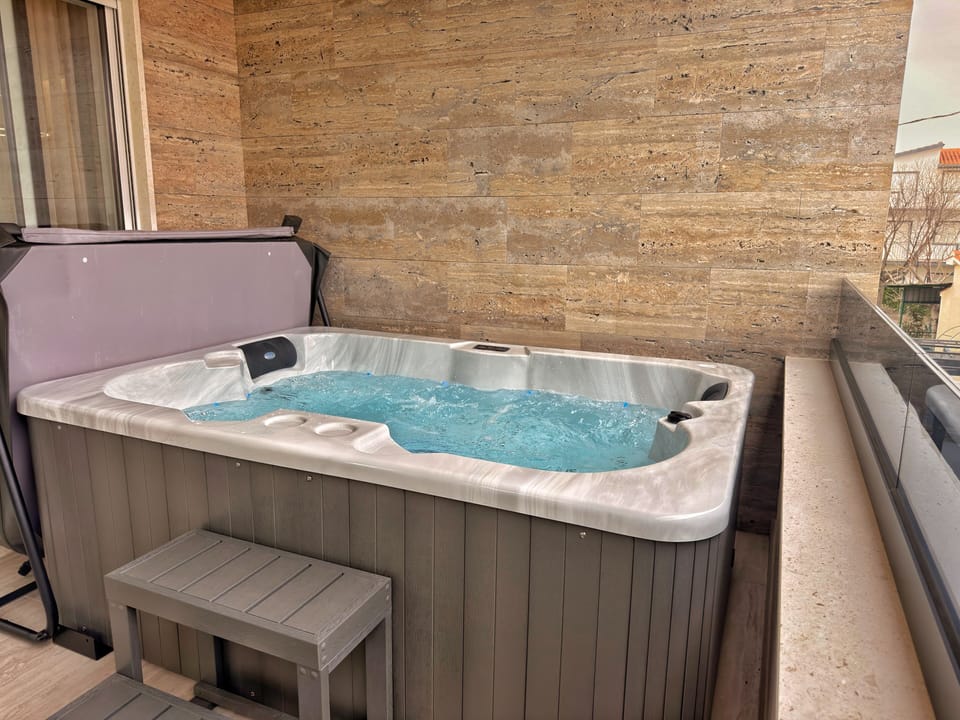 Indoor spa tub