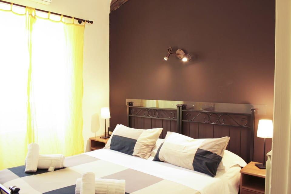 In-room safe, desk, WiFi (free), bed sheets