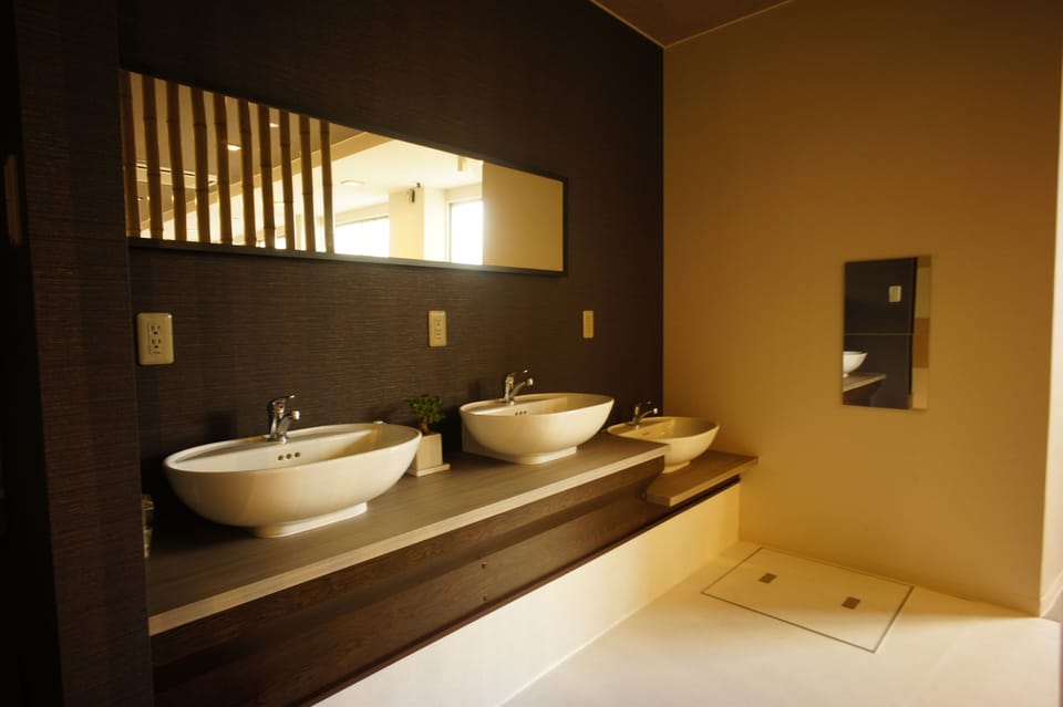 Bathroom sink