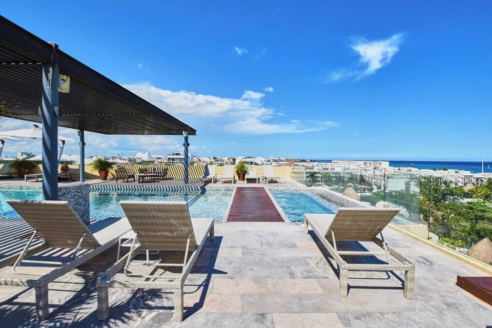 Main Pool & Hot Tub