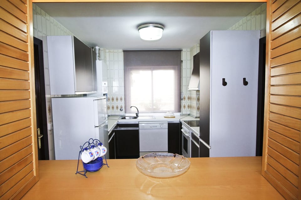 Wide dinning room