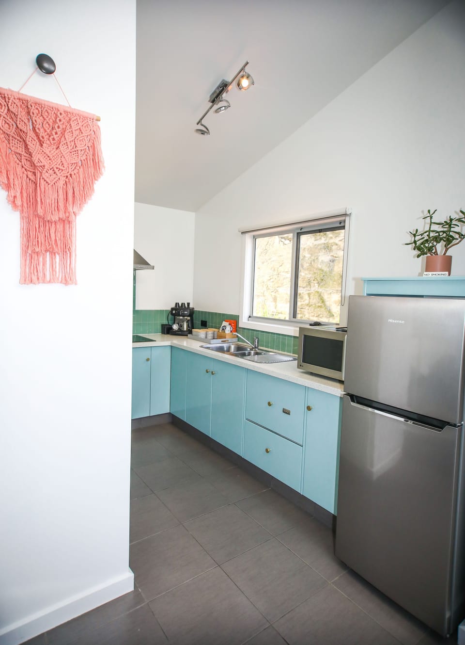 Executive Suite | Private kitchen | Fridge, microwave, oven, stovetop