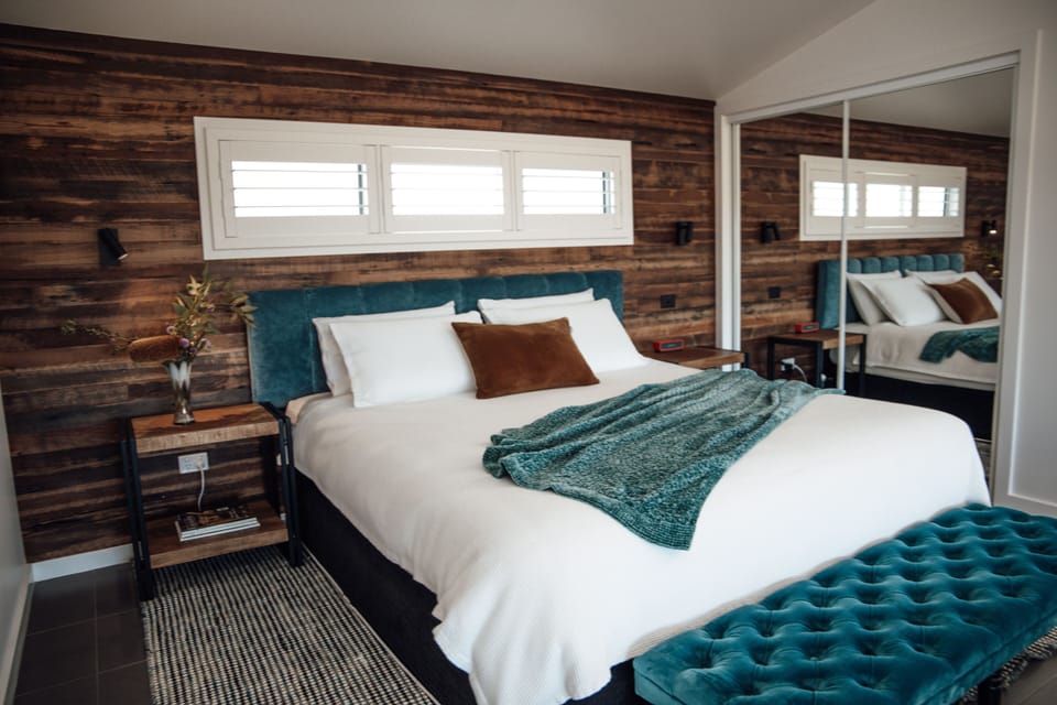 Executive Suite | Premium bedding, blackout drapes, iron/ironing board, free WiFi