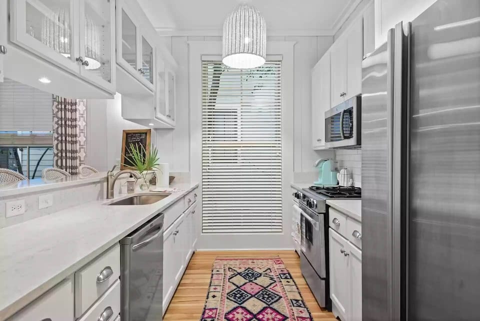 High-end appliances available in the full kitchen