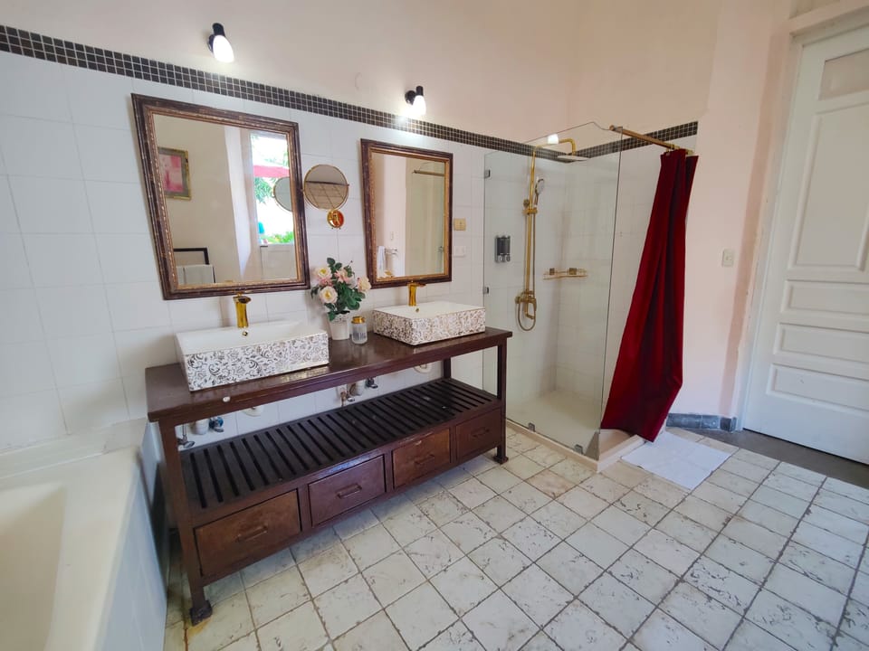 Junior Suite, Multiple Beds, Non Smoking | Bathroom | Shower, free toiletries, hair dryer, towels