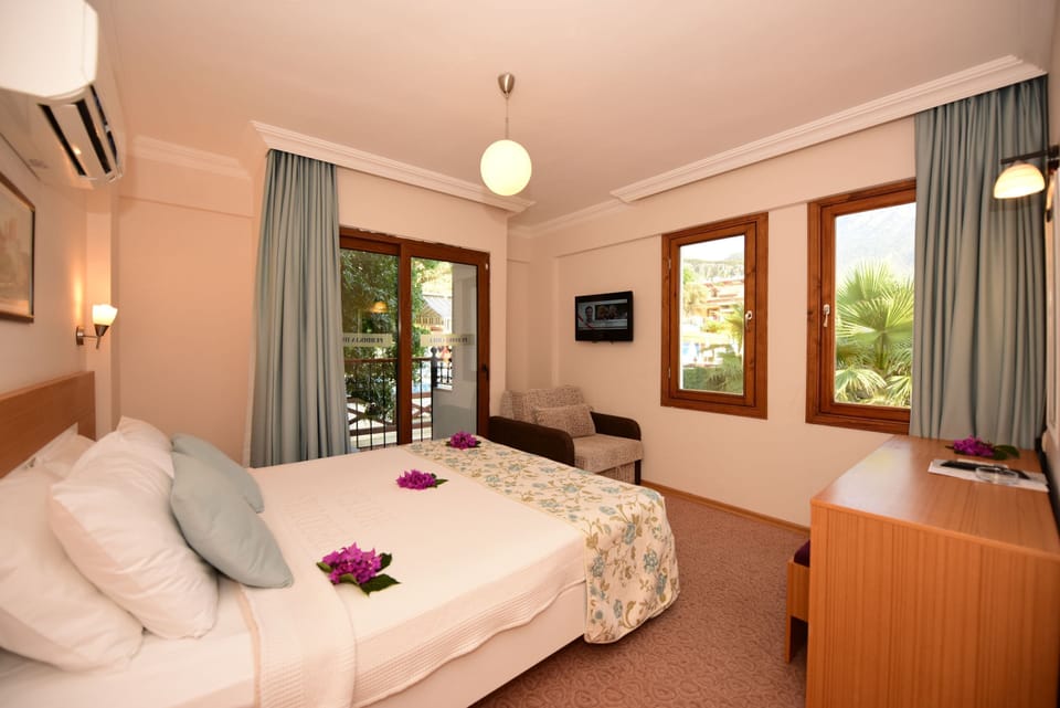 Minibar, desk, iron/ironing board, free WiFi