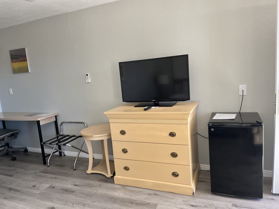 Deluxe Double Room, 1 King Bed | Free WiFi, bed sheets, wheelchair access