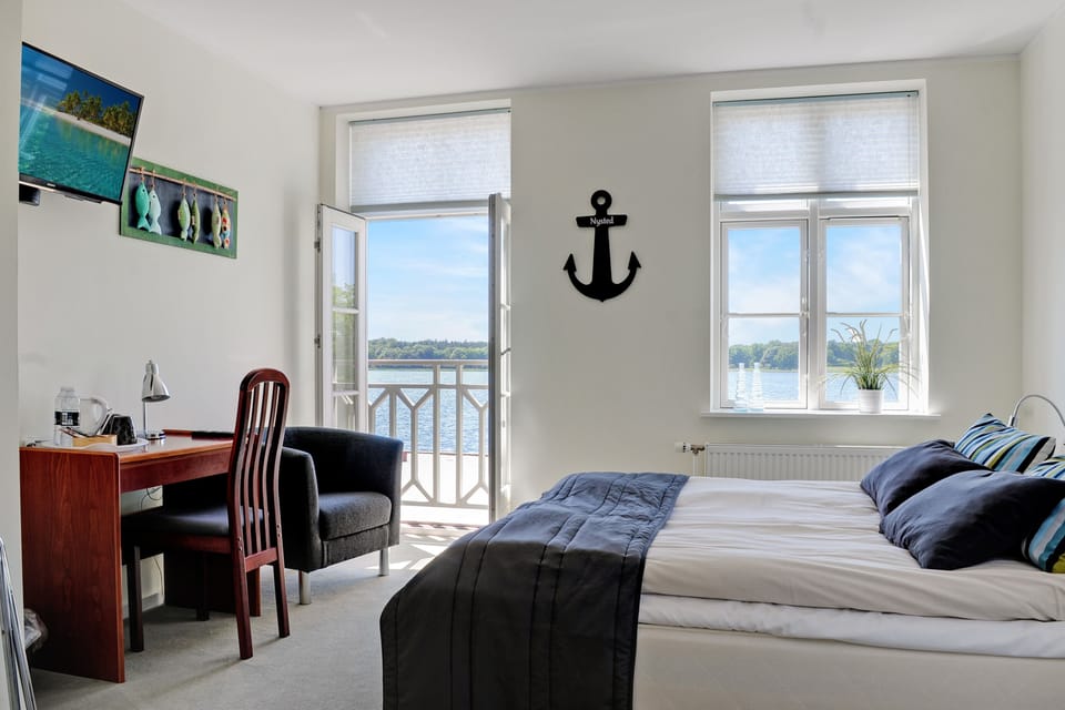 Superior Double Room | Premium bedding, desk, blackout drapes, iron/ironing board