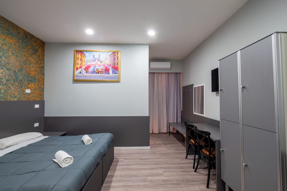 Annex Superior Double Ensuite | In-room safe, desk, free WiFi, bed sheets