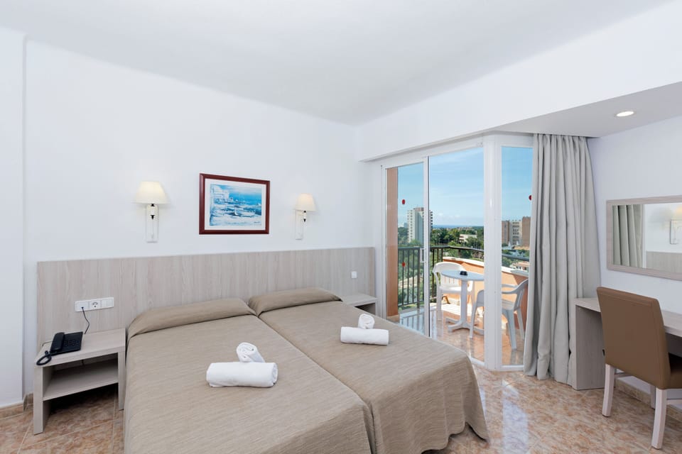 In-room safe, desk, free WiFi, bed sheets