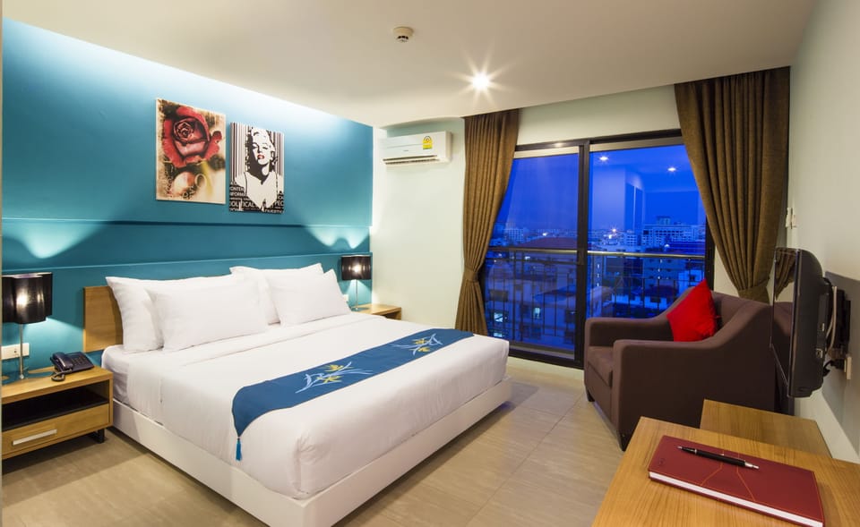 Superior Double Room | In-room safe, desk, laptop workspace, blackout drapes